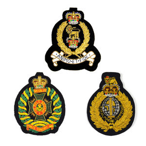 Insignias Bordadas a Mano Personalizadas para Blazers con Tela de Lona, Escudo Táctico de Alta Calidad con Hilo Dorado para Universidad, Venta al Por Mayor - Product Image 2