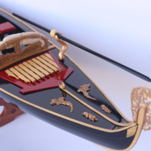 GONDOLA # 1 - MODELO DE BARCO TRADICIONAL ITALIANO DE MADERA PINTADO DE NEGRO - Product Image 3