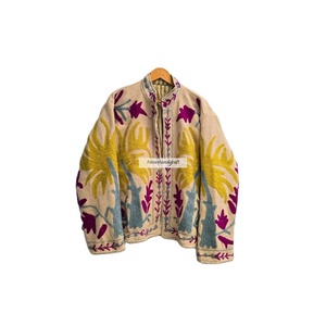 เสื้อแจ็คเก็ตผ้าฝ้ายอุซเบกแบบซูซานี งานแฮนด์เมด เสื้อแจ็คเก็ตสั้น ปักลายหลากหลาย ซับในผ้าฝ้าย สไตล์โบโฮชิค เสื้อคลุม - Product Image 1