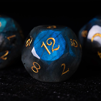 Ensemble de dés en labradorite naturelle, pierre précieuse enchanteuse, 7 pièces, dés polyédriques avec chiffres dorés pour les jeux de rôle sur table Dungeons and Dragons