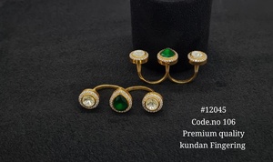 แหวนนิ้วมือแบบ Kundan ชุบทองเหลืองประดับด้วยหินสามเม็ด เครื่องประดับสำหรับผู้หญิงสำหรับงานปาร์ตี้ งานแต่งงาน ของขวัญ สไตล์หรูหรา - Product Image 2