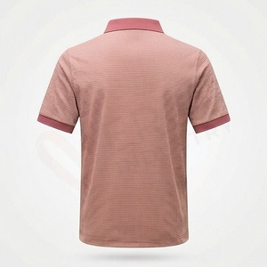 เสื้อโปโลผู้ชายแขนสั้นสีชมพู ผ้าถัก มีซิป ดีไซน์เรียบง่าย สวมใส่สบาย ทรงปกติ - Product Image 2