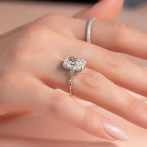 Anillo de Compromiso/Boda de Oro Amarillo de 14k con Diamante de Corte Redondo Cultivado en Laboratorio IGI/GIA, Unisex, Regalo Perfecto para Aniversario y Fiestas - Product Image 4