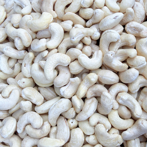 Fournisseur de confiance au Vietnam : Noix de cajou, amandes, noyaux de noix, noix de cajou en vrac à prix abordable SANTIGO - Product Image 1