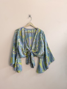 Blusa de seda al por mayor para mujer, top retro de playa con lazo frontal, top cruzado de seda - Product Image 6
