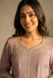Costume de mariée Salwar très demandé pour les mariages et les fêtes, provenant d'un fournisseur indien, disponible à prix de gros. - Product Image 3