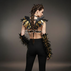 Harnais de corps noir et or avec accents dorés métalliques - Product Image 3