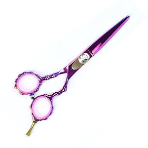 Ensemble de ciseaux de coiffeur violets sur mesure Ciseaux de coupe de cheveux chauds avec poignée en céramique Pointe de lame tranchante pour la mise en forme de la coiffure - Product Image 2