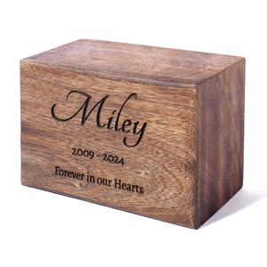 Urne pour animaux de compagnie en bois massif faite à la main, boîte rectangulaire gravée avec l'empreinte de la patte Lucy 2004 2024, souvenir commémoratif pour toujours dans nos cœurs - Product Image 4