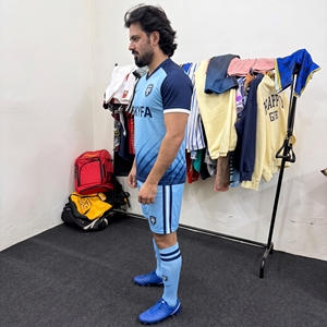 ชุดยูนิฟอร์มฟุตบอลแบบกำหนดเอง เสื้อและกางเกงขาสั้น ชุดทีมกีฬา พร้อมโลโก้แบบกำหนดเอง - Product Image 5