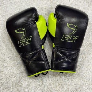 ถุงมือชกมวยหนังสีดำ Fly พร้อมเชือกผูกข้อมือสีเขียวนีออน คุณภาพสูง ปรับแต่งได้สำหรับผู้ใหญ่ - Product Image 2