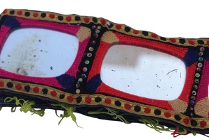 Ceinture Afghane Ethnique Vintage Ceinture en Soie Kuchi Colorée avec des Motifs Tribaux Miroir et Boucle de Bouton - Product Image 3