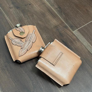 Petaca de cuero artesanal personalizada, Petaca de cuero genuino pintada a mano occidental con soporte de lazo para cinturón, cubierta de Petaca de piel de vaca - Product Image 5