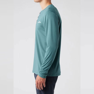 Chemise Henley décontractée avec détail boutonné sur le devant et tissu léger pour un port facile, chemise Henley élégante - Product Image 5