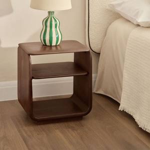 Mesita de noche rectangular Vandana Amber Texture 40x30 cm en madera Tinsley - Product Image 1