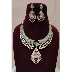 ชุดสร้อยคอพร้อมต่างหูประดับมอสซาไนต์คู่เคลือบทองคุณภาพพรีเมียมสุดหรูหรา สำหรับผู้หญิง ของขวัญแต่งงาน คอลเลคชั่นทันสมัย - Product Image 5