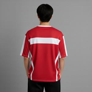 T-shirt pour homme à col rond, manches courtes, avec bordure contrastée rouge et blanc, logo, style décontracté, coupe classique, tissu tricoté, prix abordable - Product Image 2