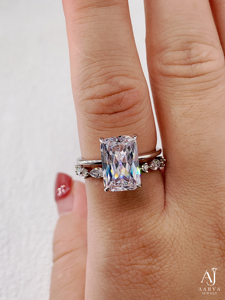 Anillo de Compromiso de Moissanita con Corte Radiante, Gema Solitaria, Cuatro Garras, Chapado en Oro sobre Plata, Anillo Clásico para Boda - Product Image 6