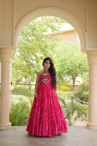 Kurti de georgette sintético con estampado Bandhej, bordado Gamthi y adornos de espejo, perfecto para las noches de Garba. - Product Image 5