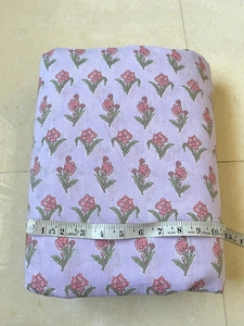 Tissu 100% Coton Écologique Léger Imprimé à la Main Motif Floral Violet Buti Indien Sanganeri pour Robes et Vêtements Filles Garçons - Product Image 4