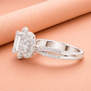 Bague de fiançailles de luxe en or blanc avec diamant de laboratoire taille émeraude, halo et pierres latérales en grappe florale, certifiée IGI, bijoux de mariée - Product Image 2
