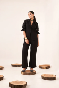 Pantalones Clásicos de Mujer, Negros, Acampanados, en Crepé Suave, Cintura Alta, Ajuste Cómodo, Diseño Ligero y Fluido, Ideales para el Trabajo - Product Image 2