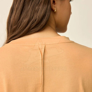 Camiseta holgada de tela ligera a bajo precio para mujer, moderna para uso diario, clásica e informal, hecha en Pakistán. - Product Image 3