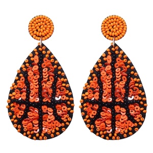 Pendientes hechos a mano con cuentas y lentejuelas con bordado accesorio de moda para fiesta para mujer producto de reventa - Product Image 2