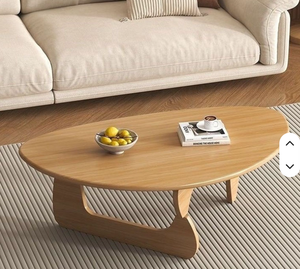 Table basse en cuir vintage avec plateau triangulaire en bois clair et base sculpturale, style Mid-Century Modern, pour décoration de salon - Product Image 5