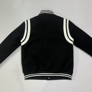 Chaquetas Varsity de Invierno Personalizadas en Blanco y Negro, Estilo Retro, de Forro Polar y Cuero, con Cuello Alto, Bordado, Transpirables y Resistentes al Viento para Hombre - Product Image 2