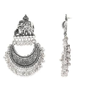 Boucles d'oreilles pendantes afghanes vintage en argent oxydé avec rubis et perle - Product Image 2