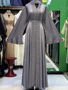 Abaya de mariage traditionnelle musulmane de Dubaï, faite à la main, de haute qualité, modeste, perlée et pailletée, à manches longues, respirante, col en V pour femme - Product Image 4