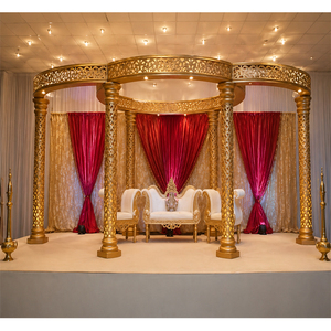 Mandap Dorado Jali para Bodas Musulmanas, Conjunto de Mandap con Pilares Tallados en Oro, Mandap Redondo de Seis Pilares en Venta - Product Image 1
