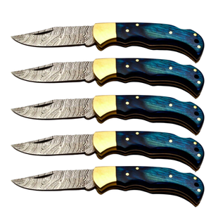 Lote de 5 cuchillos plegables de caza hechos a mano con hoja de acero de Damasco y mango de madera azul con diseño, cuchillo para acampar al aire libre - Product Image 1