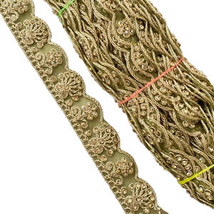 Tissu en dentelle douce 100 % polyester brodé aux motifs floraux complexes pour la décoration de mode haut de gamme - Product Image 1