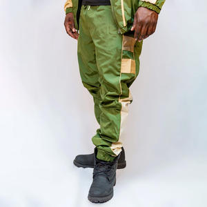 Ensemble de survêtement coupe-vent respirant avec doublure en maille, personnalisable OEM ODM, pour hommes et femmes, style streetwear, couleur unie, pour l'extérieur - Product Image 3