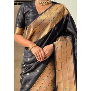 Sari en soie Paithani spécial Gudi Padwa tissé en zari noir Elite Weaves pour les festivals indiens et pakistanais - Product Image 1