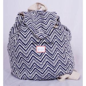 เสื้อแจ็คเก็ตบอมเบอร์กำมะหยี่ถักลายดอกไม้ปักมือสุดหรูสำหรับฤดูหนาว พิมพ์ลายสำหรับผู้หญิง ซับในผ้าฝ้าย 100% เป็นมิตรกับสิ่งแวดล้อม ระบายอากาศได้ดี - Product Image 4