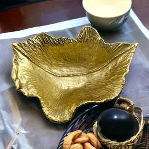 Leafy Locky Bol en or fait main, design moderne et luxueux, plat de service en métal pour offrir en cadeau et décorer la maison - Product Image 1