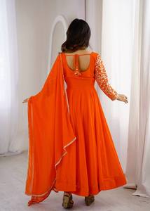 Salwar Kameez Tradicional Naranja, Vestido de Novia Indio Largo hasta el Suelo para Mujer, Ropa Étnica de Seda con Corte Holgado y Bordado para Adultos - Product Image 3