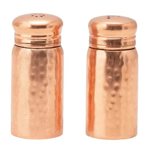 Idéal pour des accents élégants dans la vaisselle et les ustensiles de cuisine, pot à sel et à poivre plaqué or de style différent avec base à motif de feuille - Product Image 3