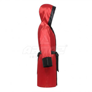 Batas de boxeo a precio económico con construcción de satén, detalles personalizados y ajuste cómodo para sesiones de entrenamiento. - Product Image 2