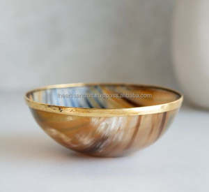 Bol en corne naturelle fabriqué à la main pour servir et décorer Bol biologique de style viking rustique pour collations clés bijoux ou affichage à la maison - Product Image 1