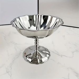 Bol à chocolat moderne en métal argenté, bord festonné, sur pied, directement de l'usine, pour servir des bonbons, vaisselle de luxe, décoration de table - Product Image 1