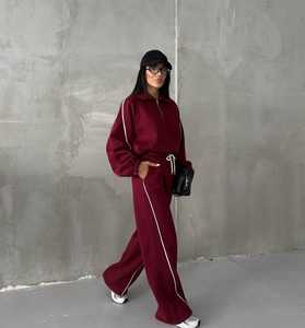 Ensemble de survêtement matelassé court pour femme avec pantalon de jogging, OEM ODM, marque privée, vente en gros, fabricant d'usine - Product Image 2