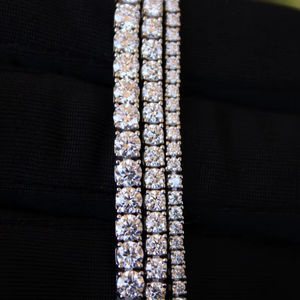Bracelet tennis personnalisé en argent sterling 925 plaqué rhodium, serti de pierres de moissanite originales, bijoux fins faits à la main par un créateur. - Product Image 2