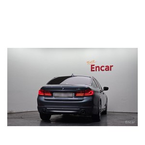 BMW Série 5 520i Luxe 2018, conduite à gauche, boîte automatique, caméra de recul, sièges en cuir, 77 755 km - Product Image 3