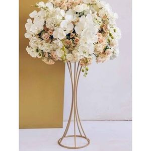 Centre de table en métal plaqué or pour réceptions de mariage, dîners festifs et décoration intérieure haut de gamme - Product Image 2