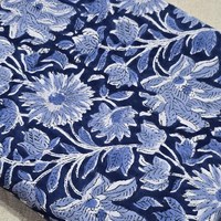 Robe en tissu de coton léger écologique, imprimée à la main aux motifs floraux bleus, fabriquée à la main en Inde, style Jaipuri, motif floral botanique et vigne.