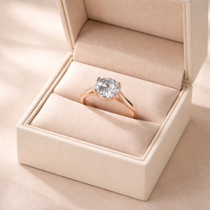 Anillo de Compromiso y Boda Solitario de Plata de Ley 925 con Moissanita de Corte Redondo de 30 Quilates, Chapado en Rodio, Regalo para Mujeres, Hombres, Unisex - Product Image 2